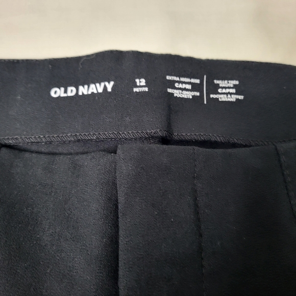 Old Navy Extra High Rise Polished Pixi Capris Pants. Black. Size 12 Petite - Picture 7 of 11